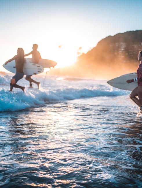 surf entre amis au pays basque