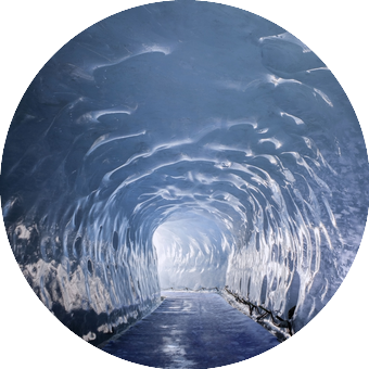 Visiter une grotte de glace